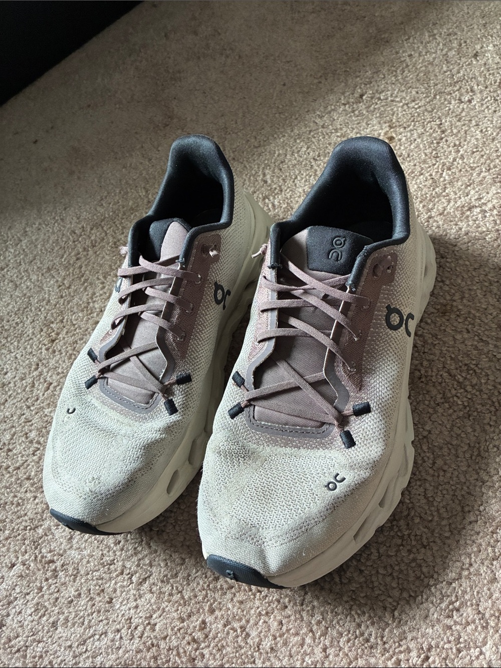 On Cloud Sneakers WOMANS in Beige and black